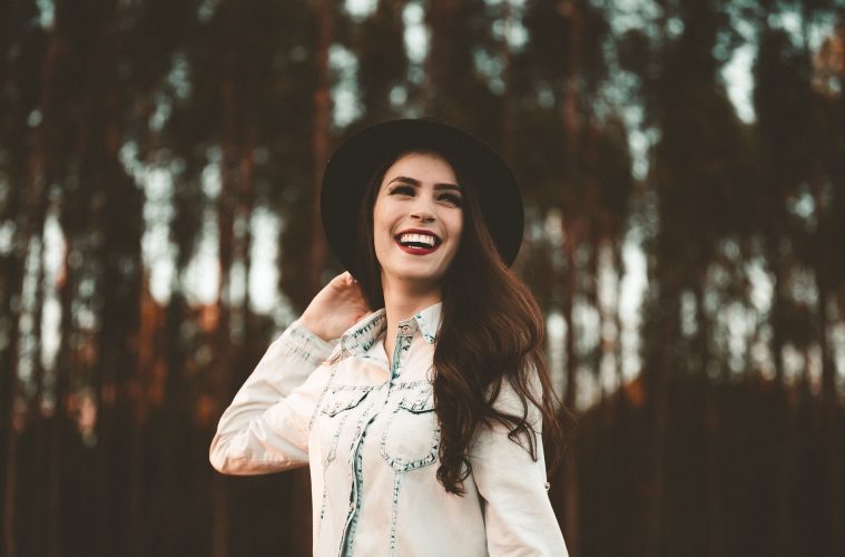 happy-people-1-759x500.jpg